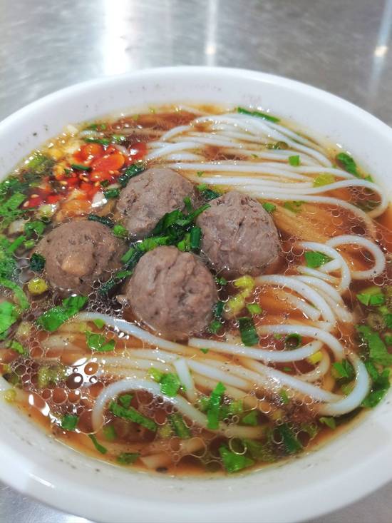 Beef Meatballs With Rice Noodles Soup (牛肉丸子河粉）